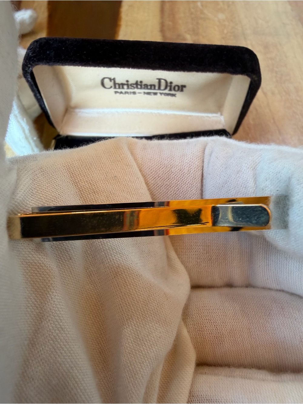 Vintage Christian Dior Gold-Tone Engraved Tie Clip with velvet box - Picture 8 of 11